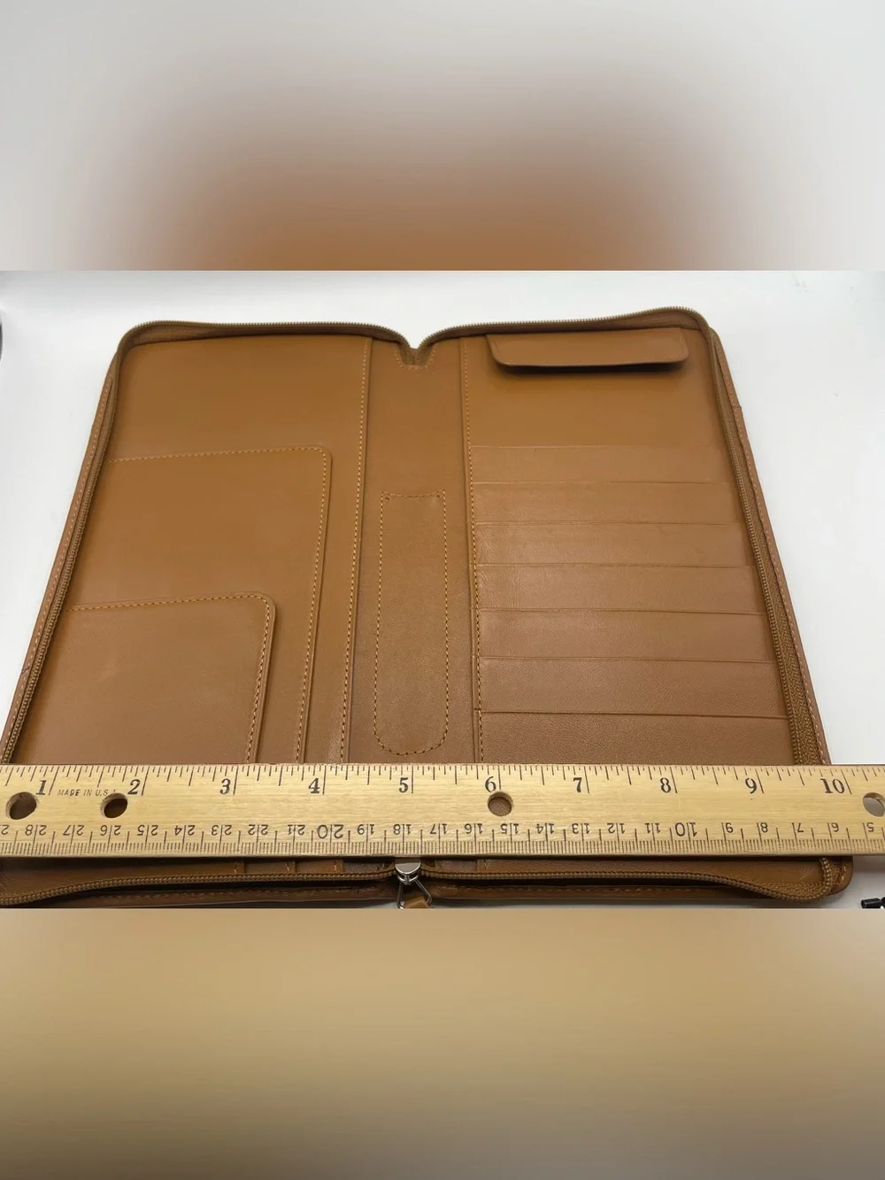 Levenger Fine Leather Travel Wallet Organizer Zip-Around